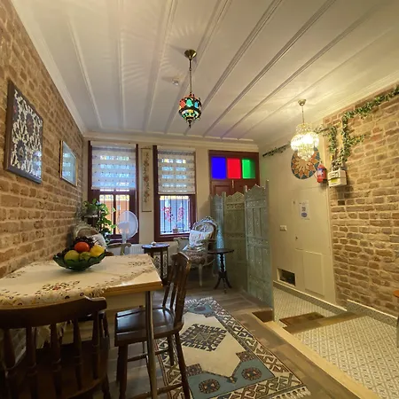 Ciragan's Omnia מלון *